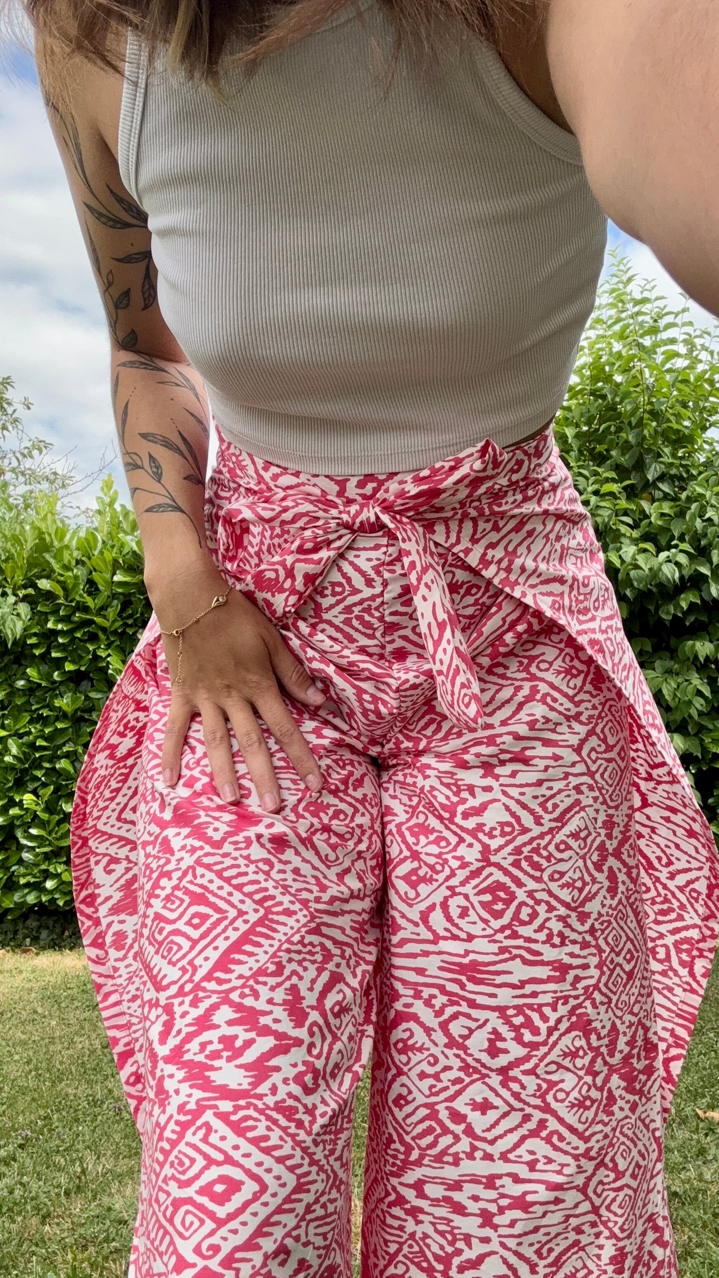 Pantalon à motif rose